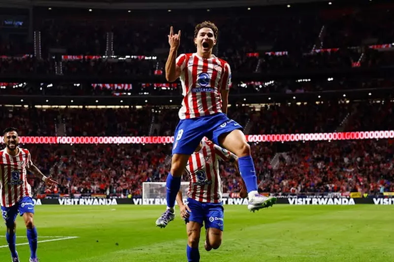 أتلتيكو مدريد يحدد قيمة بيع ألفاريز إلى برشلونة